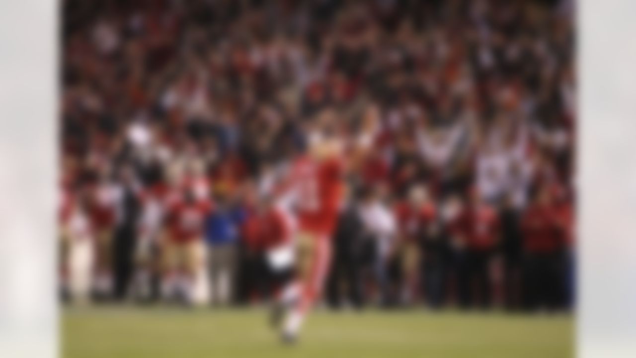 SAN FRANCISCO - SEPTEMBER 10: Alex Smith #11 of the San Francisco 49ers celebrates after Arnaz Battle scored the winning touchdwon against the Arizona Cardinals during an NFL game on September 10, 2007 at Monster Park in San Francisco, California. (Photo by Jed Jacobsohn/Getty Images)