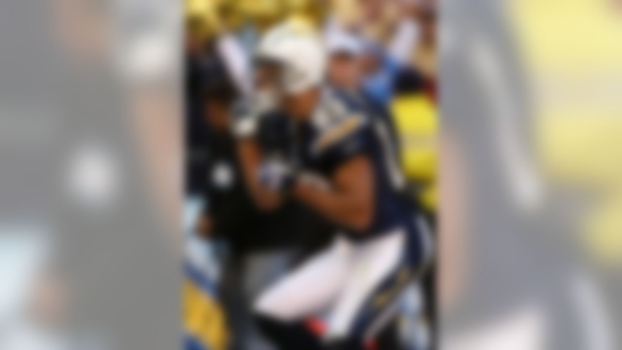SAN DIEGO - JANUARY 06: Vincent Jackson #83 of the San Diego Chargers celebrates in the end zone after making a catch for a touchdown in the third quarter against the Tennessee Titans during their AFC Wild Card Playoff Game at Qualcomm Stadium on January 6, 2008 in San Diego, California. (Photo by Donald Miralle/Getty Images)