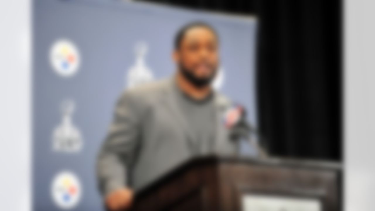 Pittsburgh Steelers head coach Mike Tomlin answers questions from the media during a news conference in Dallas, Texas on January 31, 2011. (Gary A. Vasquez/NFL)
