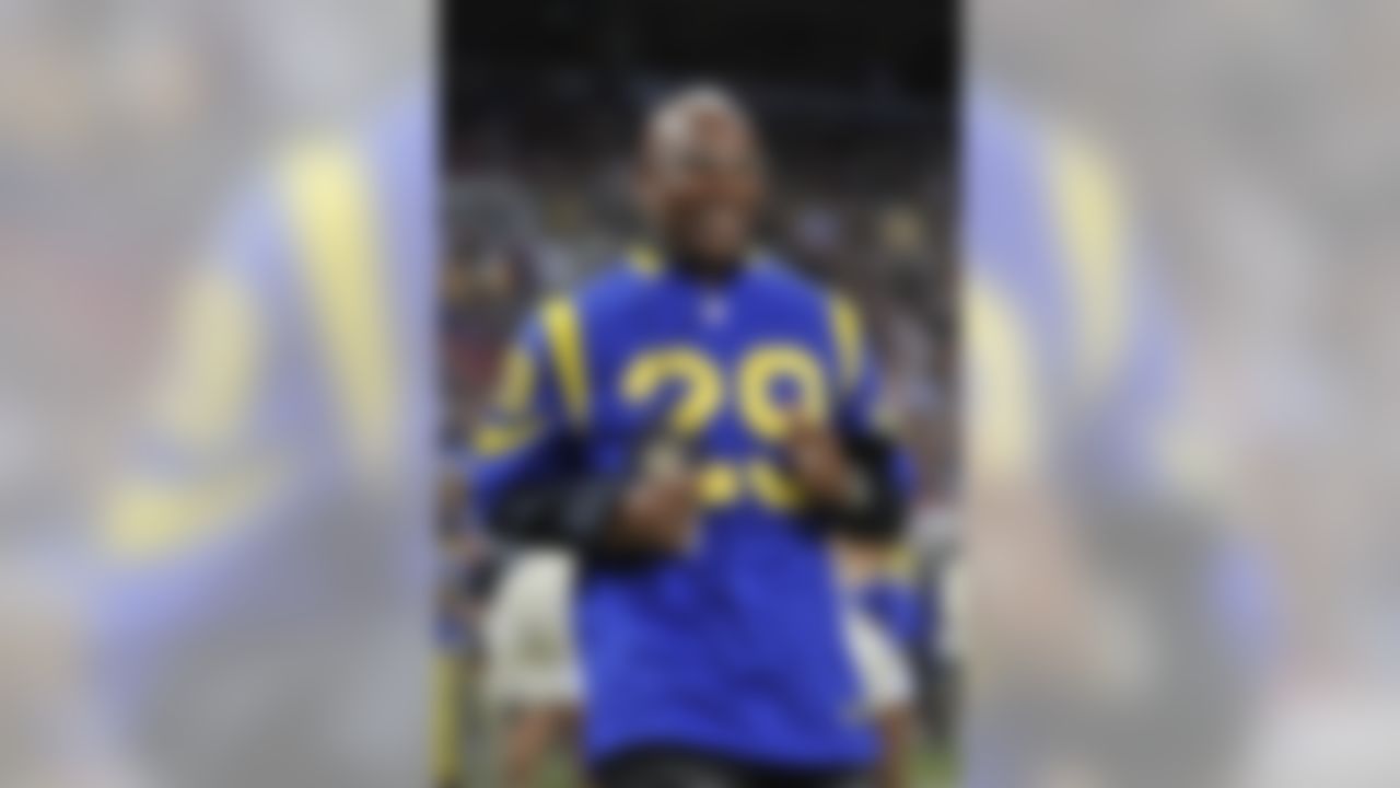 Former player and member of the Rams franchise 75th Anniversary team Eric Dickerson acknowledges the crown during a halftime ceremony during an NFL football game against the San Francisco 49ers on December 2, 2012 in St. Louis. The Rams won in overtime, 16-13 (AP Photo/G. Newman Lowrance)
