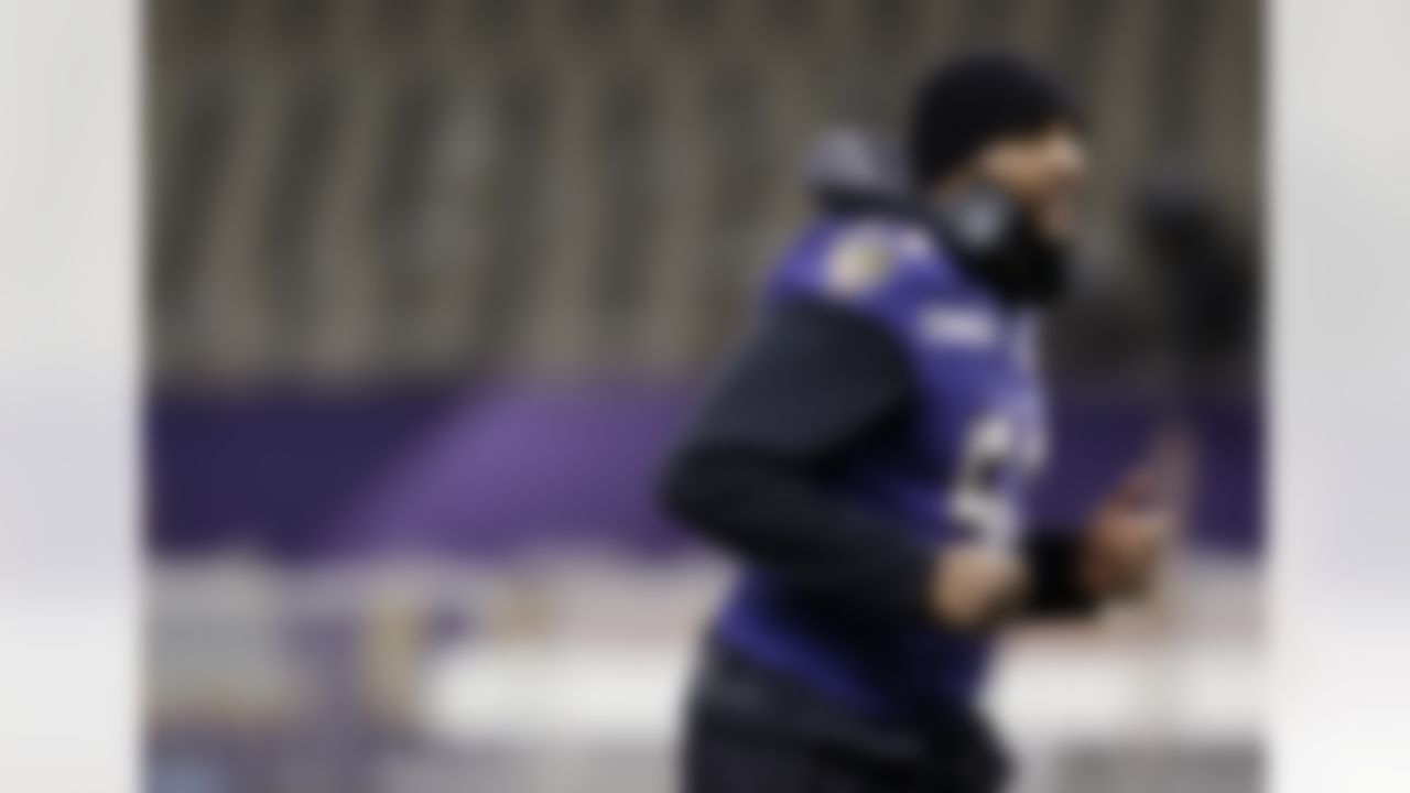 Baltimore Ravens linebacker Ray Lewis jogs during an NFL Super Bowl XLVII walkthrough on Saturday, Feb. 2, 2013, in the Mercedes-Benz Superdome in New Orleans. The Ravens face the San Francisco 49ers in Super Bowl XLVII on Sunday. (AP Photo/Patrick Semansky)