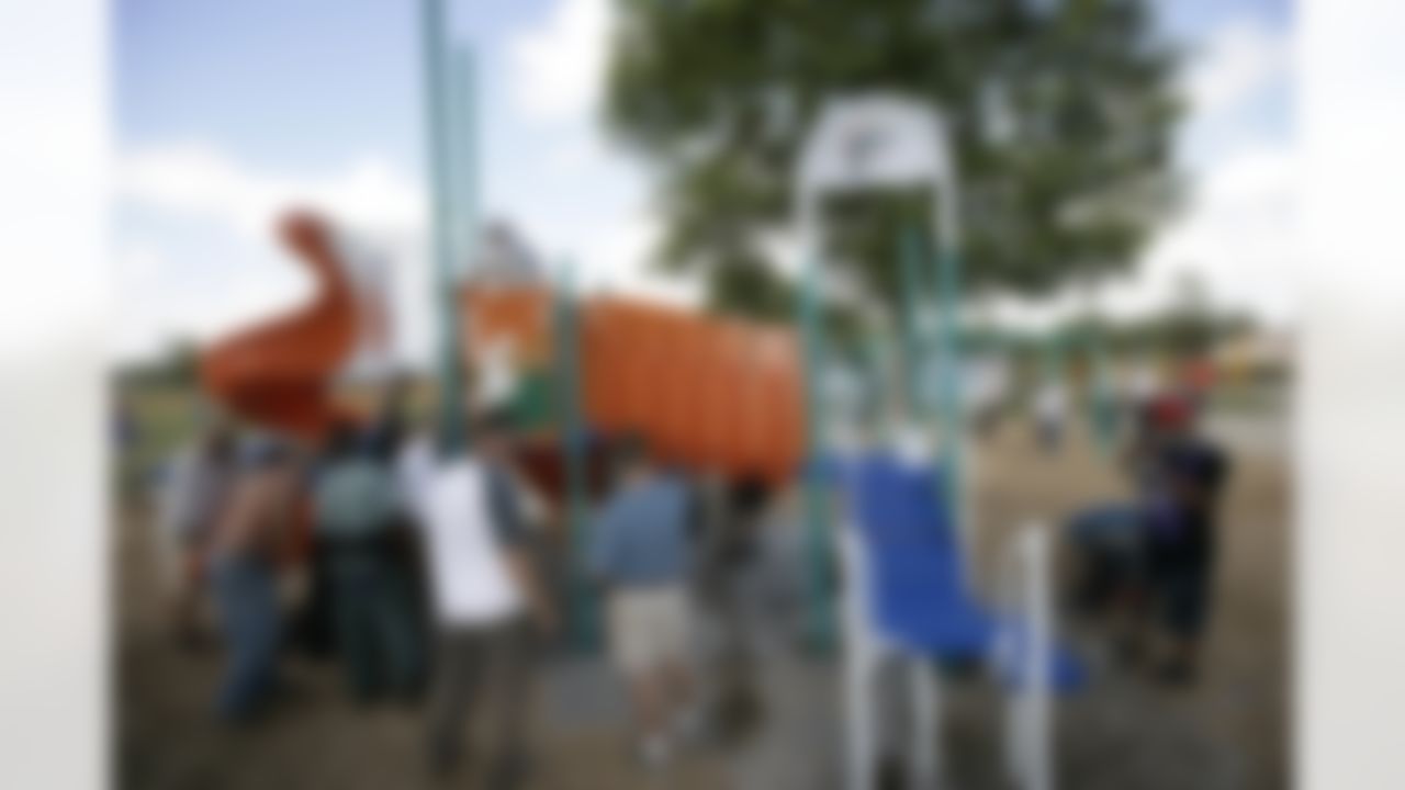 The Home Depot NFL Neighborhood MVP Build with Miami Dolphins Offensive Tackle Vernon Carey. (Photo by Andrew Coppley, CIA Stock Photography, Inc.)