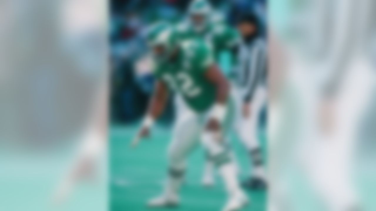 Philadelphia Eagles Reggie White (92) waits on the snap during the NFL football game against the New York Giants on December 27, 1992 in Philadelphia, Pennsylvania. The Eagles won the game 20-10. (AP Photo/Paul Spinelli)