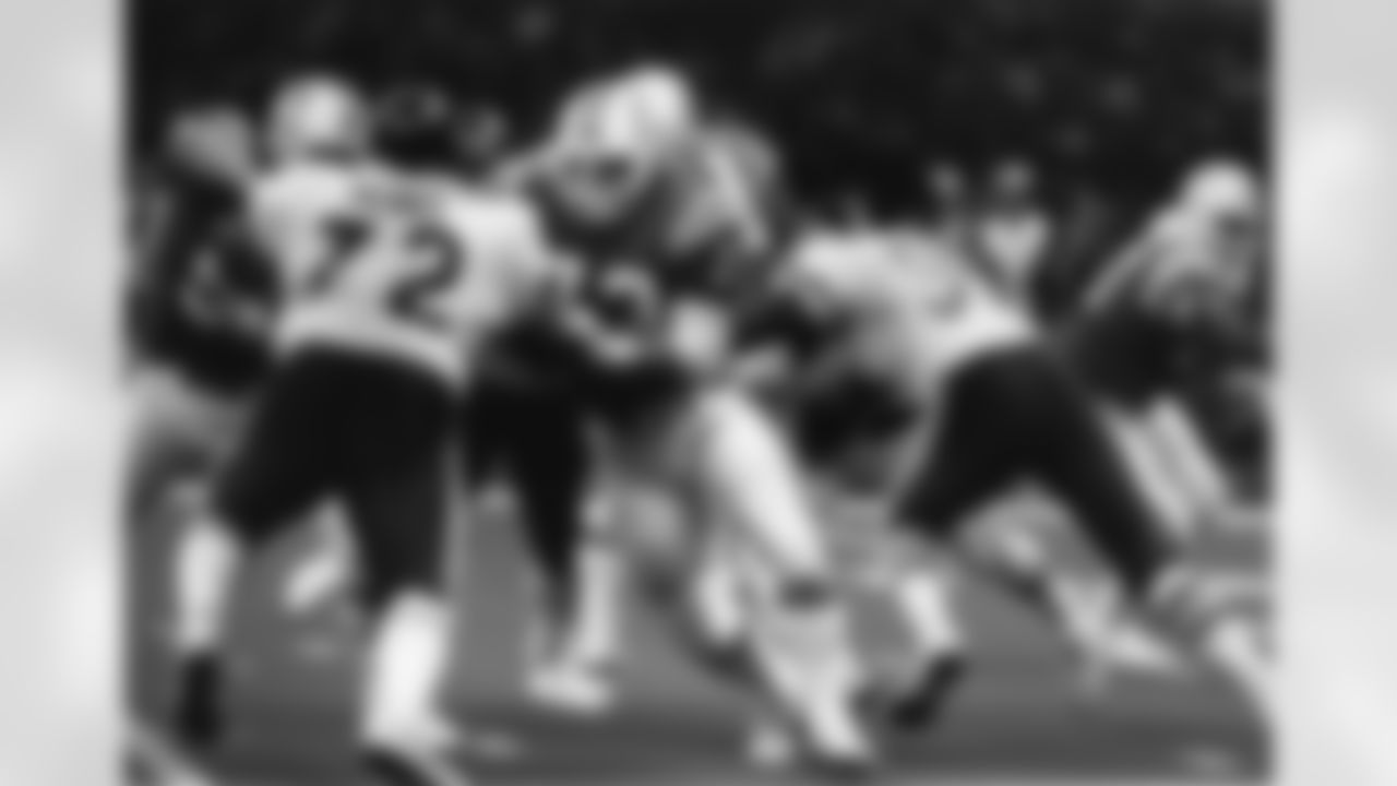 Chicago Bears defensive end Richard Dent (95) sacks Patriots quarterback Tony Eason (11) as Bears defensive tackle William Perry (72) is blocked by Patriots guard John Hannah (73) and center Pete Brock (58) during a 46 to 10 Bears victory over the New England Patriots in Super Bowl XX on January 26, 1986 played at the Louisiana Superdome in New Orleans, LA. (National Football League)