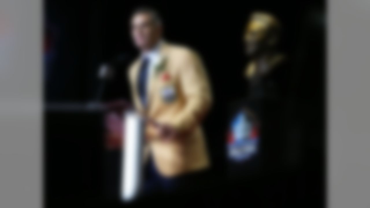 Hall of Fame Class of 2017 enshrinee Kurt Warner delivers his speech during the Hall of Fame Enshrinement Ceremony on Saturday, August 5, 2017 in Canton, Ohio. (Logan Bowles/NFL)