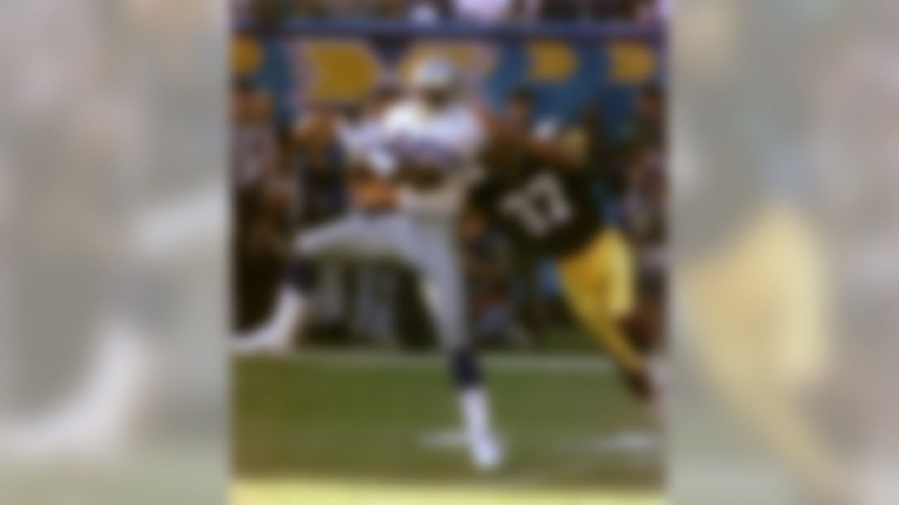 Dallas Cowboys receiver Michael Irvin (88) can't hang on to a Troy Aikman pass as Pittsburgh Steelers' Carnell Lake (3) defends during the Super Bowl XXX at Sun Devil Stadium in Tempe, AZ on January 28, 1996. (AP Photo/Ed Reinke)