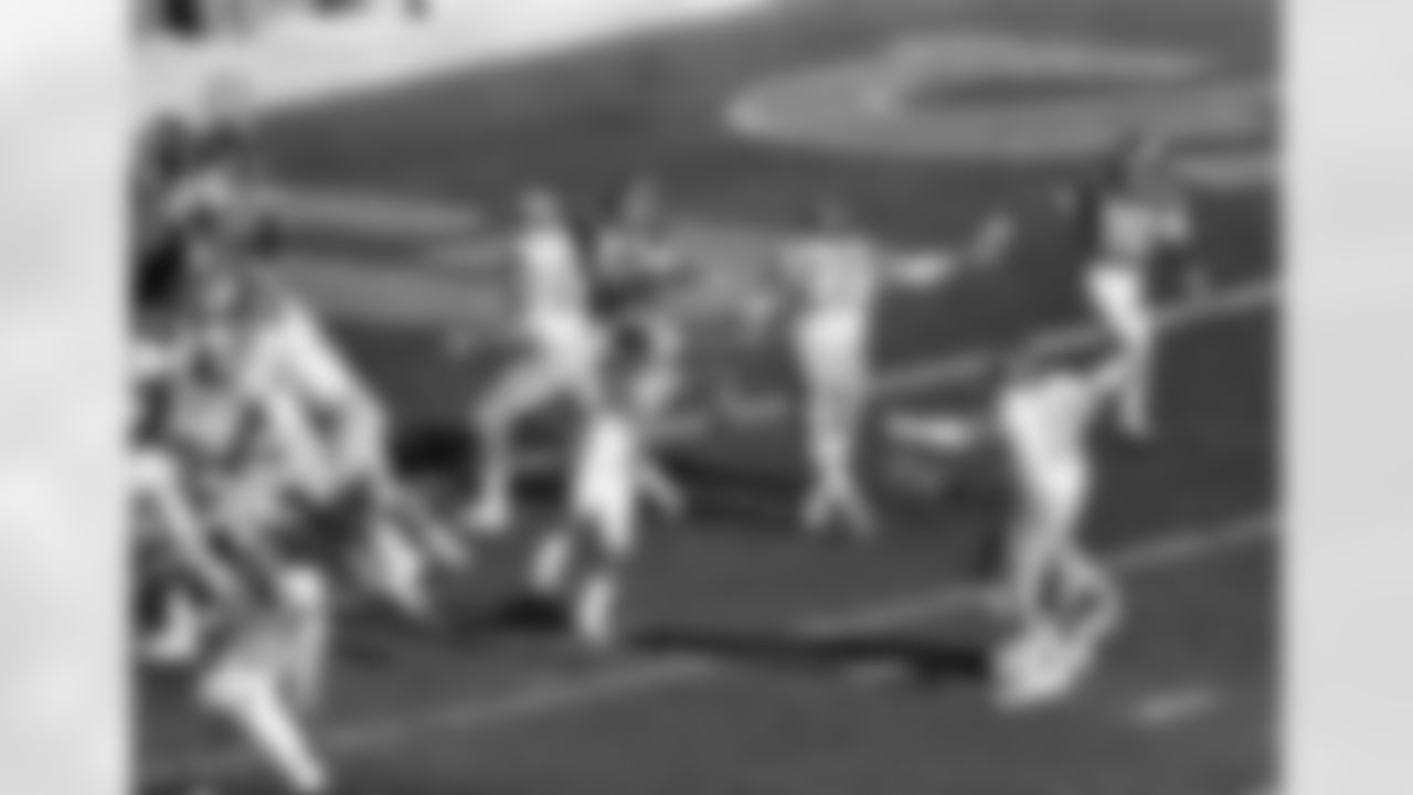 Minnesota Vikings defensive back blocks a field goal attempt by Los Angeles Ram Tom Dempsey (10) in first quarter of the NFC championship game on Dec. 26, 1976 at Bloomington. Vikings defensive back Bobby Bryant (20) caught the ball on a bounce and ran into the length of the field for the first touchdown of the game. (AP Photo)