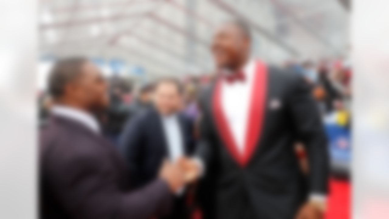 Mississippi State defensive tackle Chris Jones shakes the hand of former Oakland Raiders running back Maurice Jones-Drew as he walks on the red carpet during the 2016 NFL Draft at the Auditorium Theatre on Thursday, April 28, 2016 in Chicago. (Ben Liebenberg/NFL)