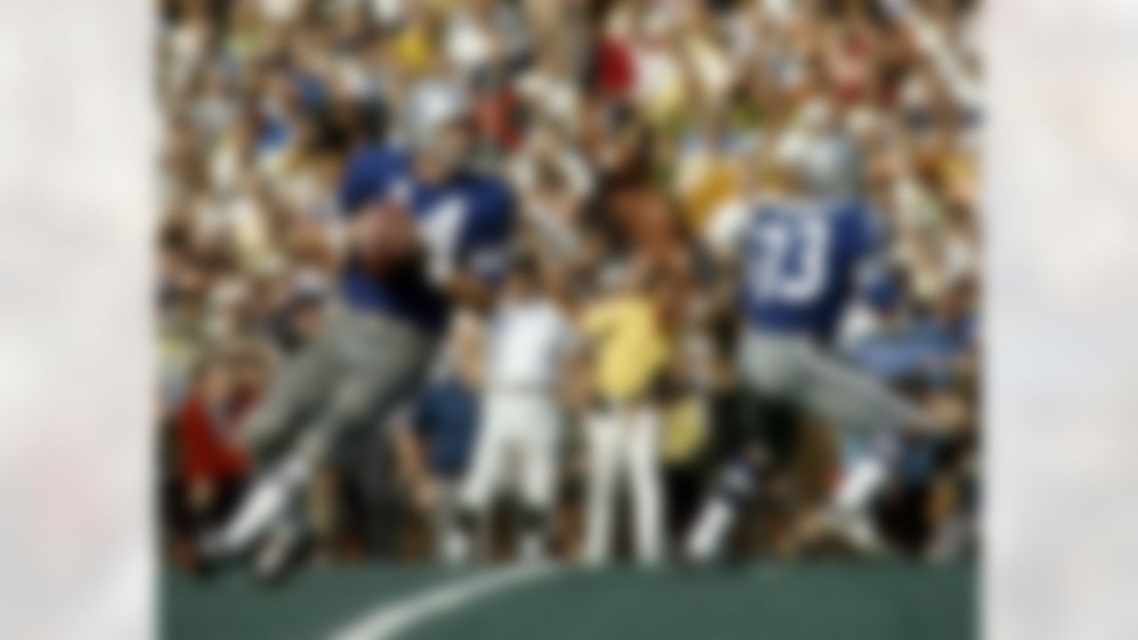Dallas Cowboys quarterback Craig Morton (14) drops back to pass during the Cowboys 16-13 loss to the Baltimore Colts in Super Bowl V on January 17, 1971 at the Orange Bowl in Miami, Florida. (National Football League)