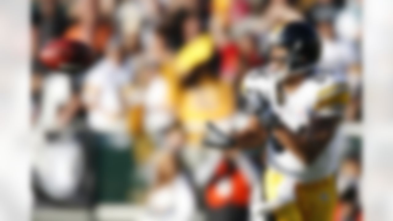 Pittsburgh Steelers wide receiver Hines Ward snags a pass during game against the Oakland Raiders at McAfee Coliseum in Oakland, California on October 29, 2006. Photo by Getty Images.
