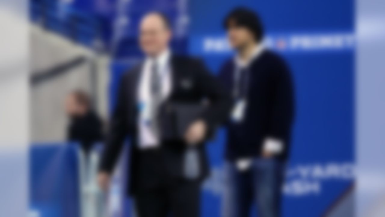 NFL Network host Rich Eisen arrives for his 40 yard dash run at the 2012 NFL Scouting Combine at Lucas Oil Stadium on Feb. 27 in Indianapolis, Ind. (Ben Liebenberg/NFL)