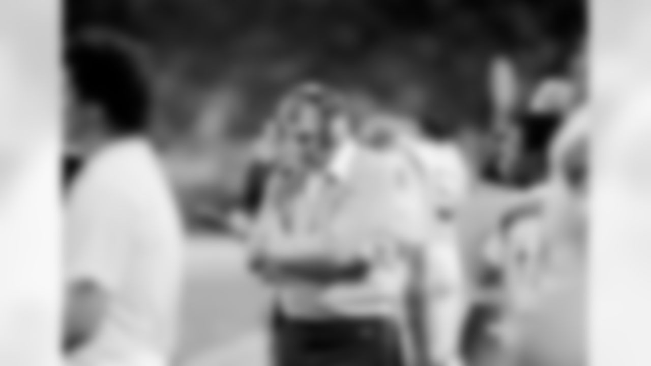 Cincinnati Bengals coach Forrest Gregg lowers his head and turns from the field as his team is defeated 17-7 by the Cleveland Browns, Sept. 16, 1983. (AP Photo)