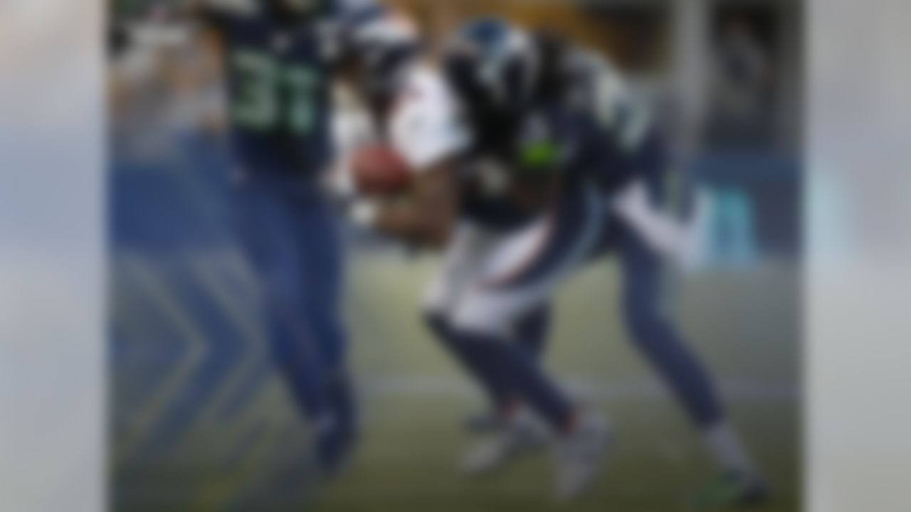 The team with the better regular-season offense (yards per game) is 22-25 in the Super Bowl, while the team with the better regular-season defense is 30-17.
There have been 21 Super Bowls in which one team had the better offense and better defense; those teams are 13-8. There have been 26 Super Bowls in which one team had the better offense, but the other team had a better defense. In those games, the team with the better defense is 17-9.
This season, the Broncos finished the regular season with the NFL's best offense, while the Seattle Seahawks had the NFL's best defense.
