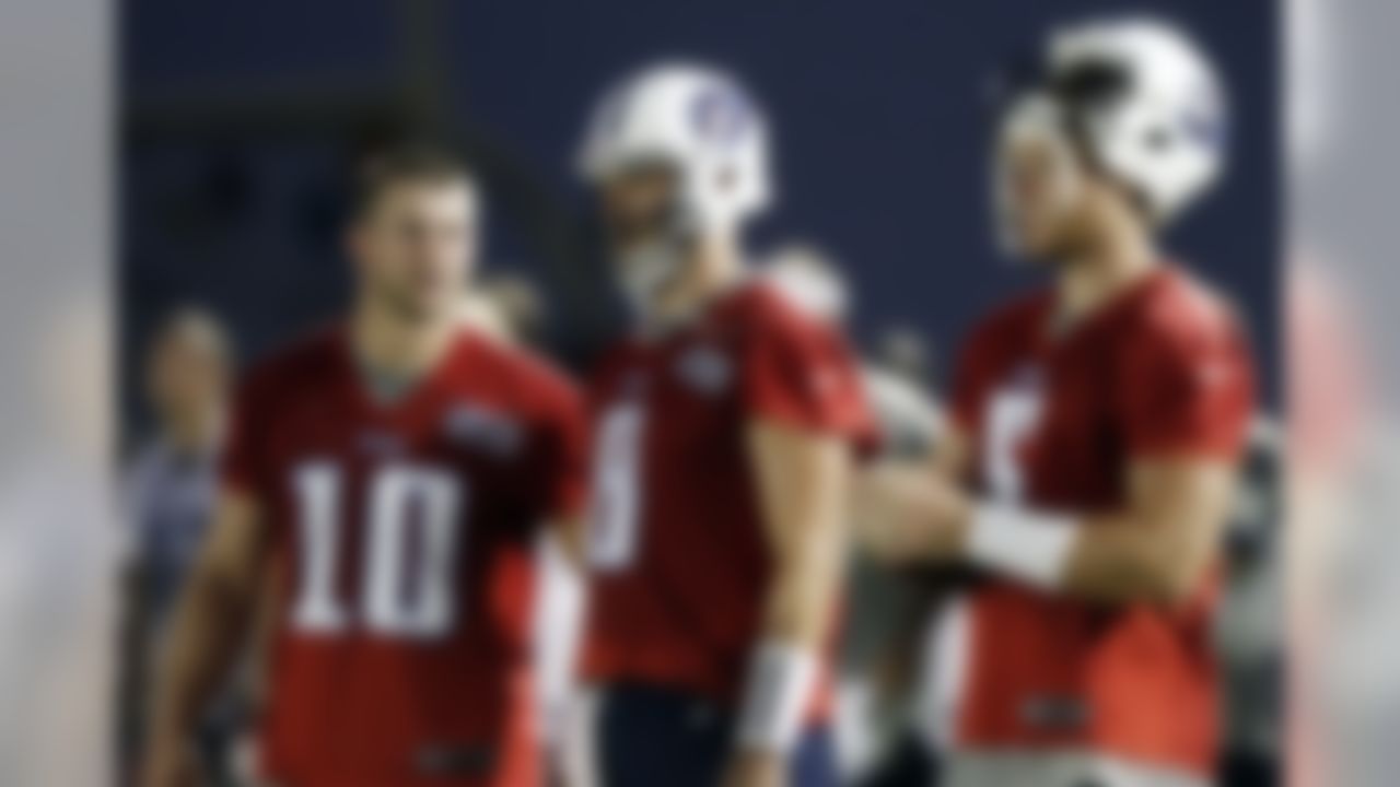 Tennessee Titans quarterback Jake Locker (11) talks with Matt Hasselbeck (8) and Nick Stephens (5) during NFL football camp at Titans' headquarters Sunday, July 29, 2012 Nashville, Tenn. (AP Photo/Wade Payne)
