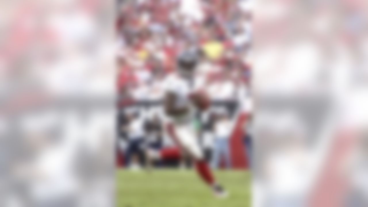Atlanta Falcons quarterback Michael Vick (7) looks to pass December 8, 2002 in Tampa. The Tampa Bay Buccaneers defeated the Falcons 34 - 10 becoming the first team to record 10 wins in the 2002 season. (AP Photo / Al Messerschmidt)