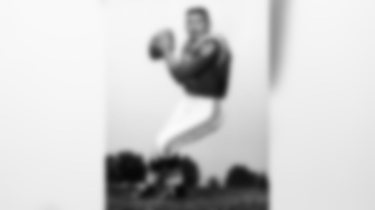 Johnny Unitas (19), quarterback of the Baltimore Colts, throws a