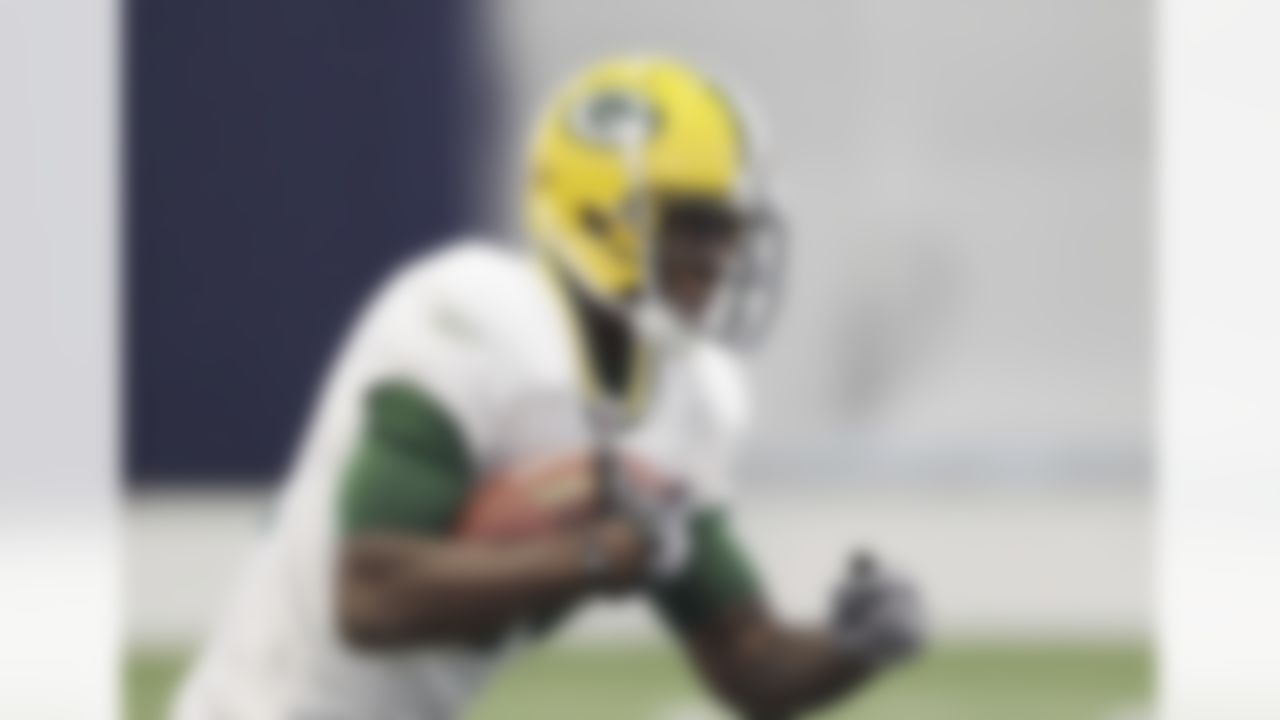 Green Bay Packers' James Starks runs with the ball during practice, Wednesday, Feb. 2, 2011 in Dallas. Green Bay will face the Pittsburgh Steelers in the NFL football Super Bowl XLV Sunday. (AP Photo/Eric Gay)