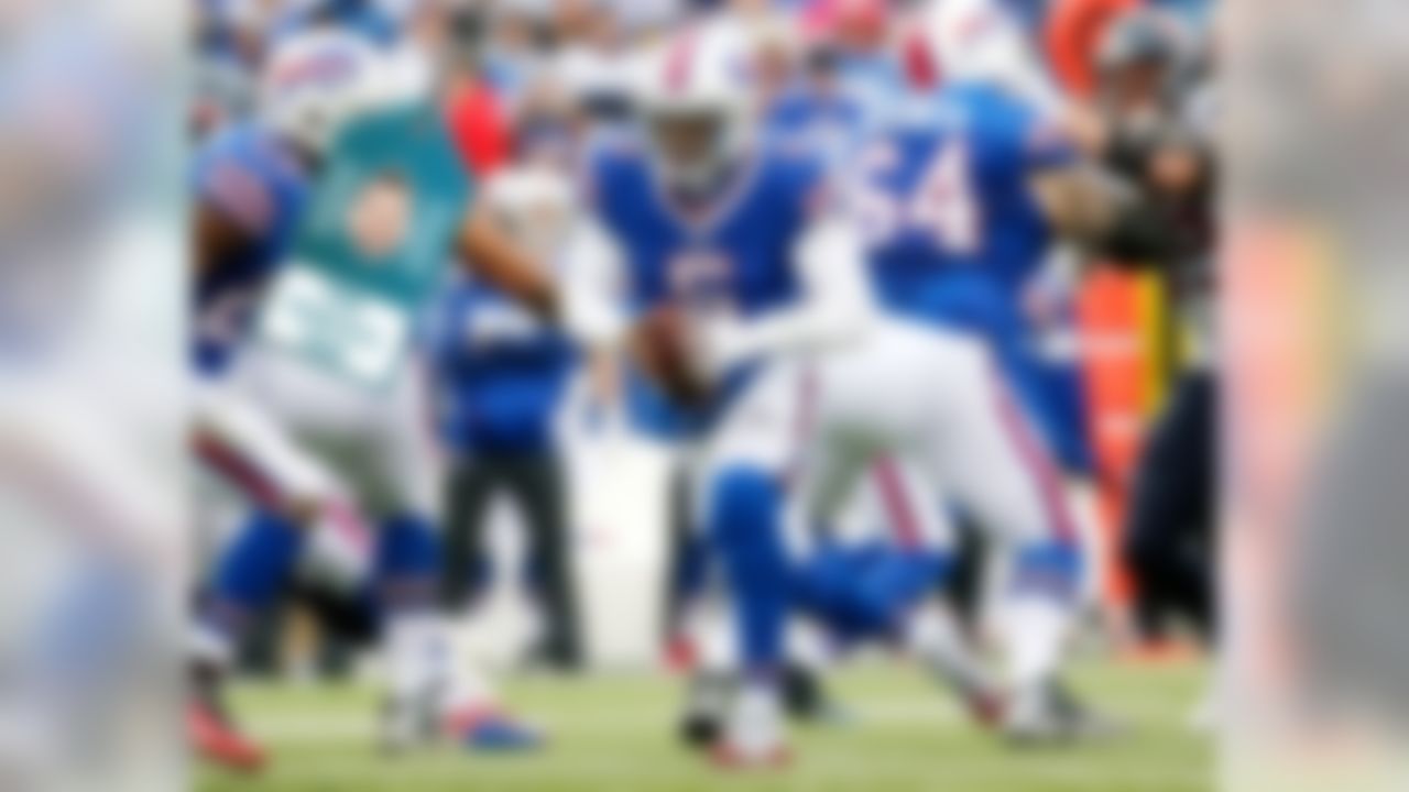 Fantasy owners who benched Tyrod Taylor last week for other quarterbacks with seemingly good matchups (Jay Cutler, Derek Carr) were kicking themselves after the Bills signal caller posted his second straight 26-point outing. Taylor has tossed six touchdown passes in his last two contests and even ran one in himself last week (he's been known to do that). With Taylor and Sammy Watkins finally on the same page, there may be no stopping this duo, especially against a horrible Eagles pass defense.