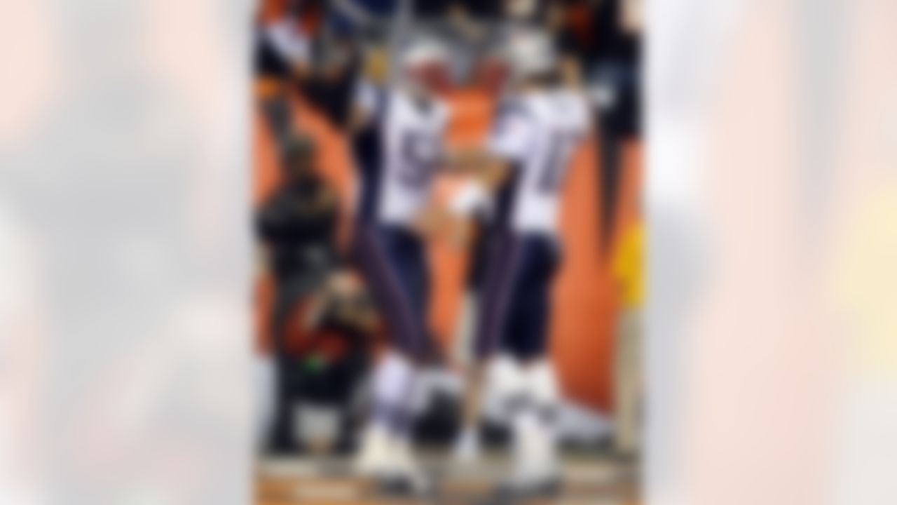 CINCINNATI - OCTOBER 01: Mike Vrabel #50 and Tom Brady #12 of the New England Patriots celebrate after a touchdown reception by Vrabel against the Cincinnati Bengals during the NFL game on October 1, 2007 at Paul Brown Stadium in Cincinnati, Ohio. (Photo by Andy Lyons/Getty Images)