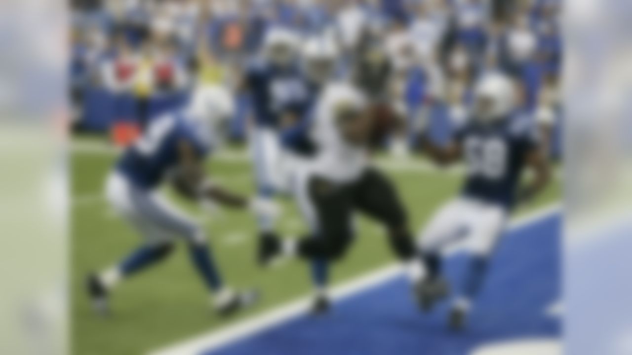Jacksonville Jaguars running back Maurice Jones-Drew (32) goes in for 7-yard touchdown catch against the Indianapolis Colts defense during the fourth quarter of a football game in Indianapolis, Sunday, Sept. 24, 2006. Indianapolis defeated Jacksonville 21-14. (AP Photo/Darron Cummings)