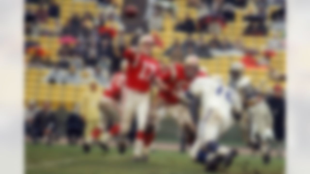 LOS ANGELES - JANUARY 22: Dallas Cowboys quarterback Don Meredith #17 of the East throws a pass behind center Dave Manders #51 against the West squad in the 1967 NFL Pro Bowl at the Los Angeles Memorial Coliseum on January 22, 1967 in Los Angeles, California. The East defeated the West 20-10. (AP Photo/NFL Photos)