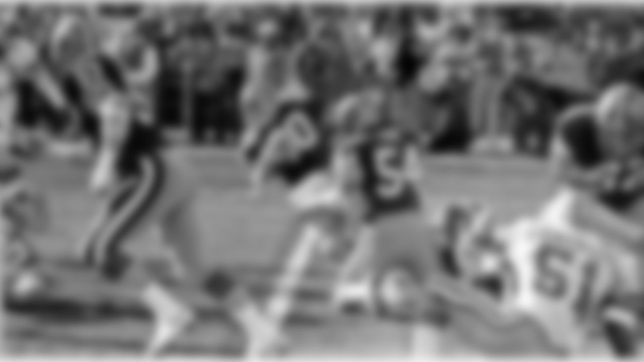 San Francisco 49ers Running Back Bill Ring (30) makes good yardage during kick off runback during the NFC Championship game at Candlestick Park in San Fransisco on January 10, 1982. (AP Photo/Al Golub)