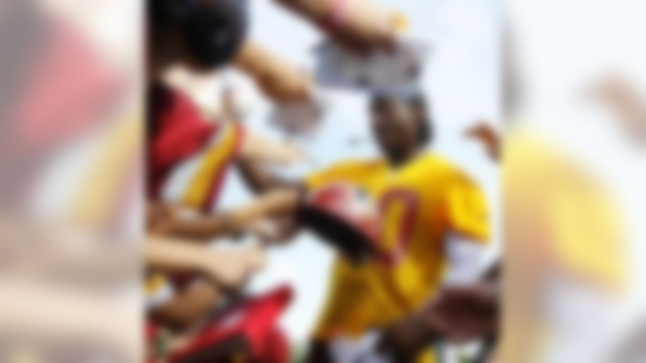 Washington Redskins quarterback Robert Griffin III signs autographs during an NFL football training camp at Redskins Park, Friday, July 27, 2012, in Ashburn, Va. (AP Photo/Carolyn Kaster)