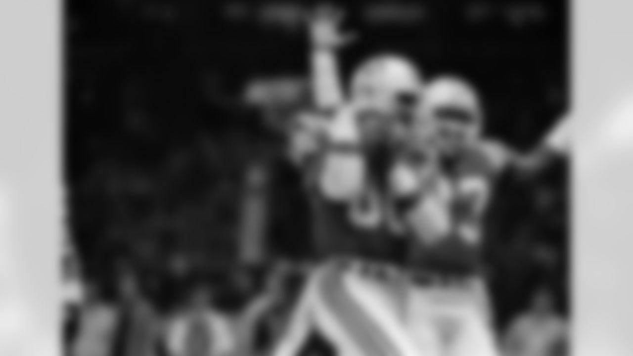 New England Patriots Irving Fryar (80) catches the ball in the end zone to score the Patriots only touchdown in Super Bowl XX in New Orleans on Sunday, January 27, 1986. (AP Photo/Feig)