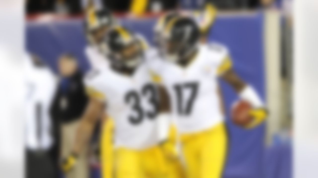 Pittsburgh Steelers wide receiver Mike Wallace (17) and Isaac Redman (33) celebrate after wallace scored a touchdown during the second half of an NFL football game against the New York Giants Sunday, Nov. 4, 2012 in East Rutherford, N.J. The Steelers won the game 24-20. (AP Photo/Bill Kostroun)