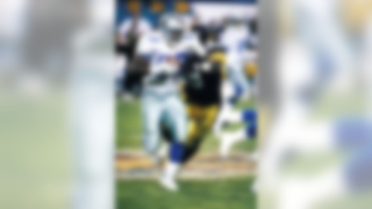 Dallas Cowboys Emmitt Smith plays in Super Bowl XXX against the Pittsburgh Steelers at Sun Devil Stadium in Tempe, AZ on January 28, 1996. (AP Photo/Tom DiPace)