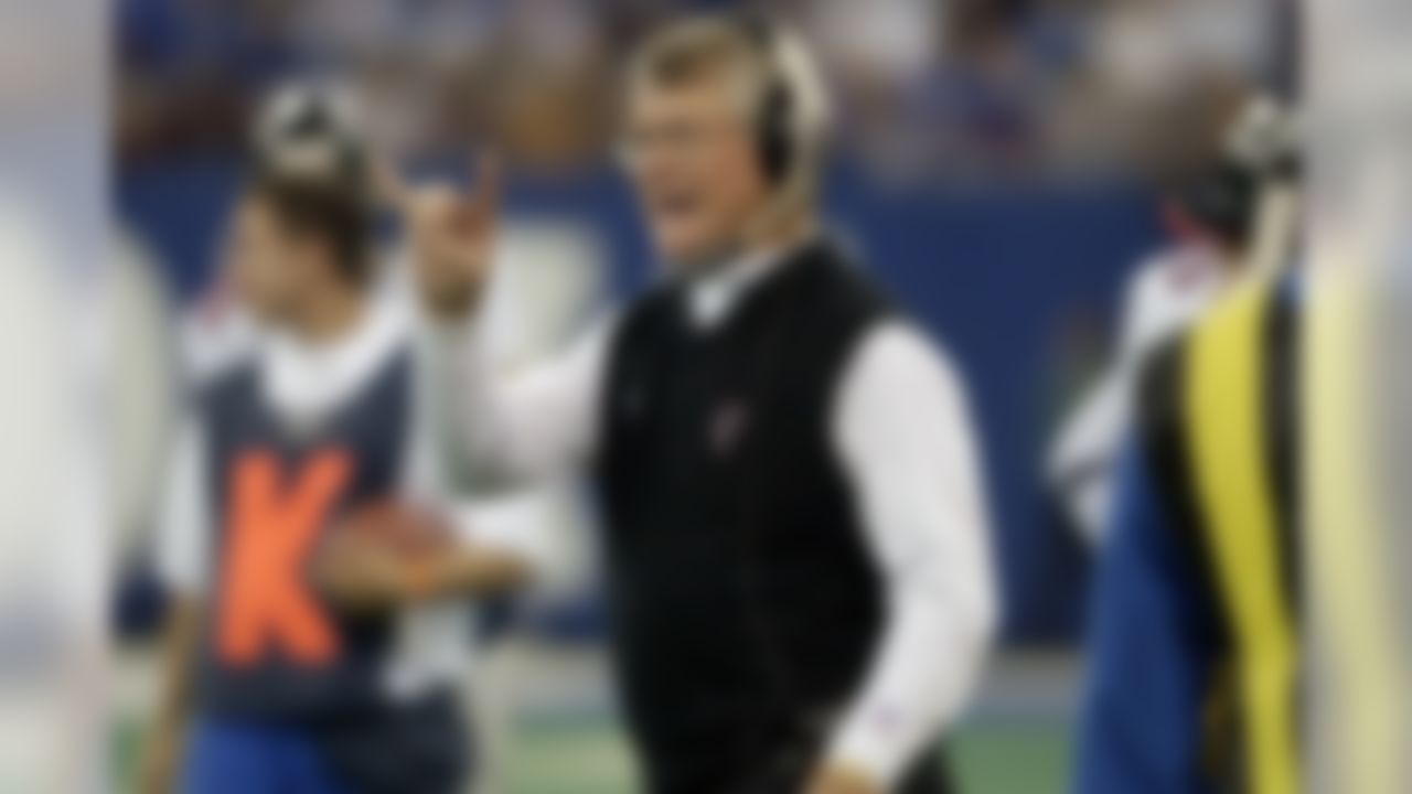 16 Dec 2001:  Head coach Dan Reeves of the Atlanta Falcons signals his team instructions during the game against the Indianapolis Colts at the RCA Dome in Indianapolis, Indiana. The Colts win 27-41.  (Ron Hoskins/Allsport)