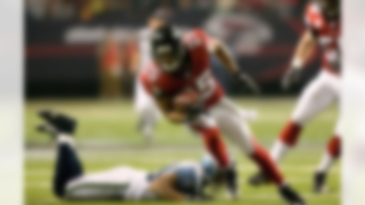 ATLANTA, GA - DECEMBER 30: Chris Crocker #25 of the Atlanta Falcons returns this interception against the Seattle Seahawks at Georgia Dome on December 30, 2007 in Atlanta, Georgia. Atlanta defeated Seattle 44-41. (Photo by Rex Brown/Getty Images)