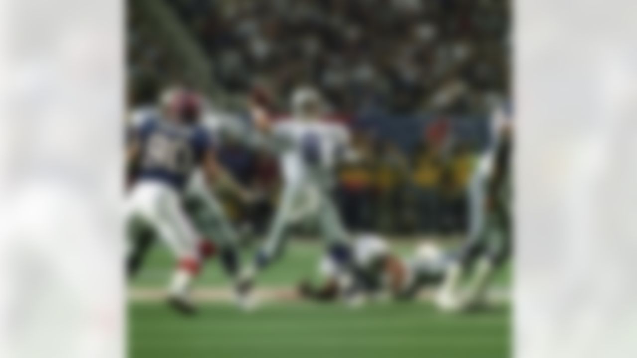 Dallas Cowboys Hall of Fame quarterback Troy Aikman (8) lofts a pass during Super Bowl XXVIII, a 30-13 victory over the Buffalo Bills on January 30, 1994, at the Georgia Dome in Atlanta, Georgia. (National Football League)