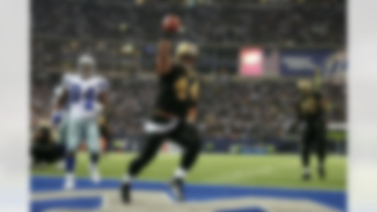 Full back Mike Karney (44) scores a touchdown. The final score was Dallas Cowboys 17 and the New Orleans Saints 42 at Texas Stadium December 10th, 2006. Photo by Getty Images.