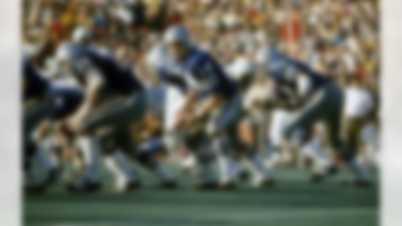 Dallas Cowboys quarterback Craig Morton (14) looks to handoff during the Cowboys 16-13 loss to the Baltimore Colts in Super Bowl V on January 17, 1971 at the Orange Bowl in Miami, Florida. (National Football League)