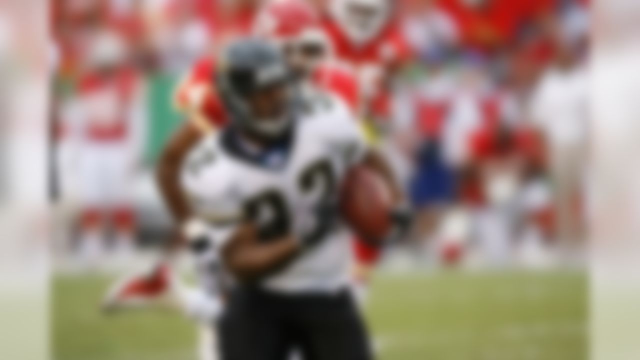 Maurice Jones-Drew #32 of the Jacksonville Jaguars breaks free on a 52-yard touchdown run against the Kansas City Chiefs on October 7, in Kansas City, Mo. Jacksonville won 17-7. (AP Photo/G. Newman Lowrance)