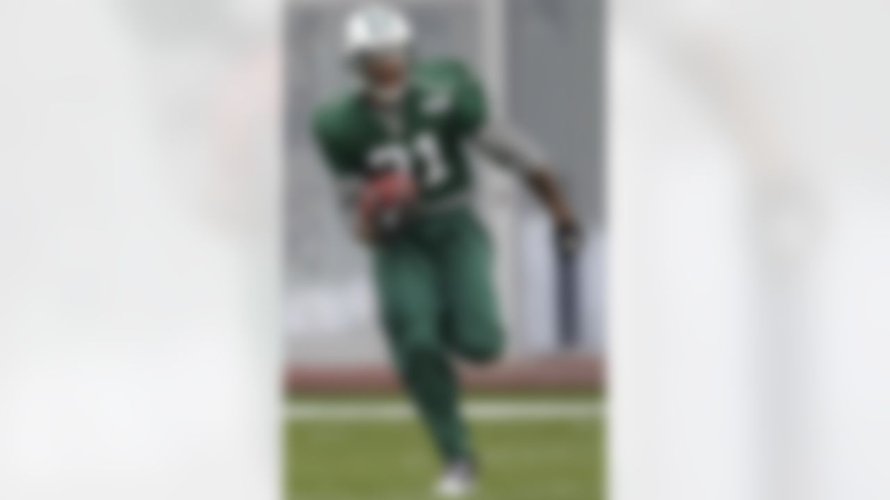 New York Jets Antonio Cromartie returns a kick-off during NFL football practice, Tuesday, Jan. 11, 2011 in Florham Park, N.J. The Jets are scheduled to play the New England Patriots in a playoff game on Sunday, Jan. 16. in New England. (AP Photo/Julio Cortez)