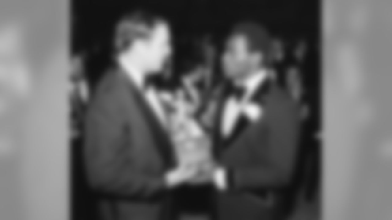 Former Chicago Bears Coach Jack Pardee (L) presents a Timmie award to Walter Payton during ceremonies at Washington?s Touchdown Club in Washington on Saturday, Jan. 29, 1978. Payton was selected as the National Football Conference?s Player of the Year. (Associated Press)
