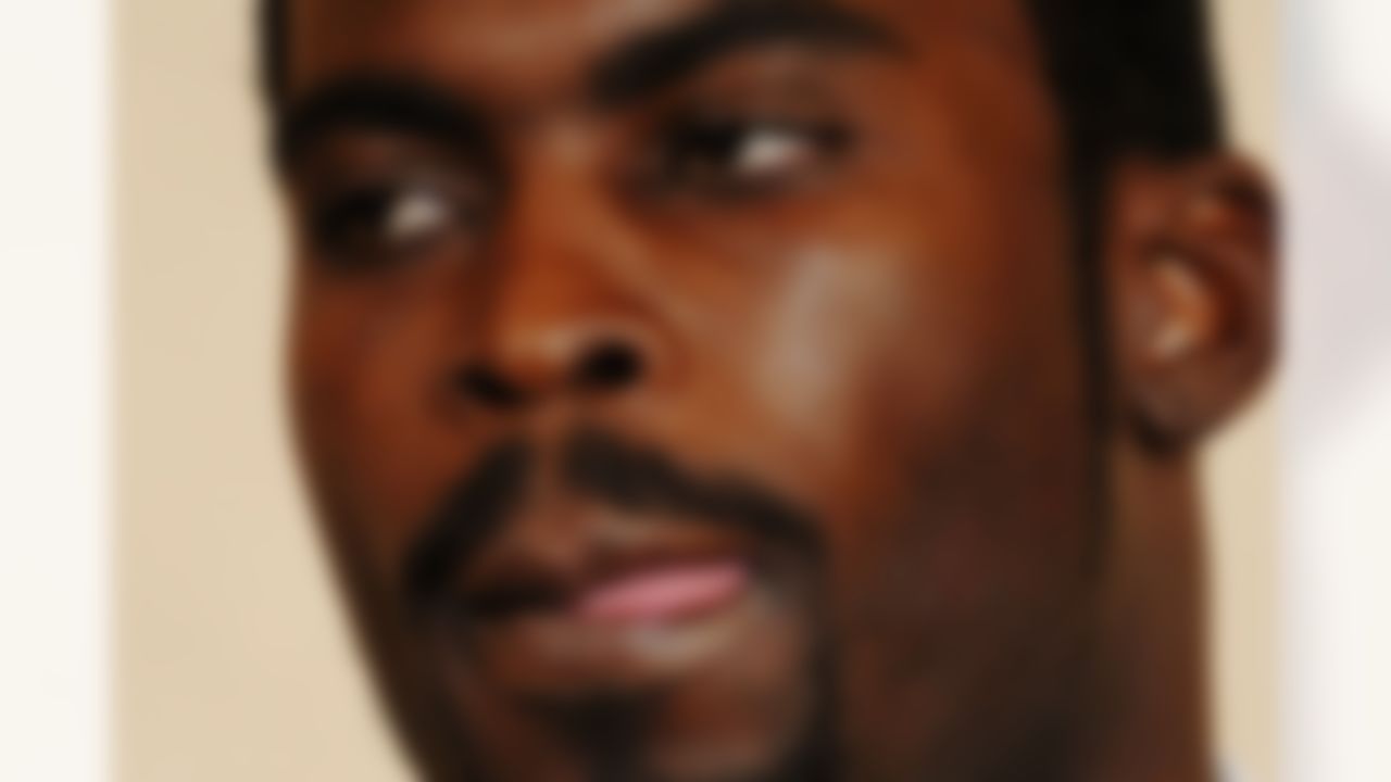 RICHMOND, VA - AUGUST 27: Atlanta Falcons quarterback Michael Vick speaks to reporters at the Omni Richmond Hotel after agreeing to a guilty plea on charges stemming from his involvement in a dogfighting ring August 27, 2007, in Richmond, Virginia. (Photo by Jonathan Ernst/Getty Images)