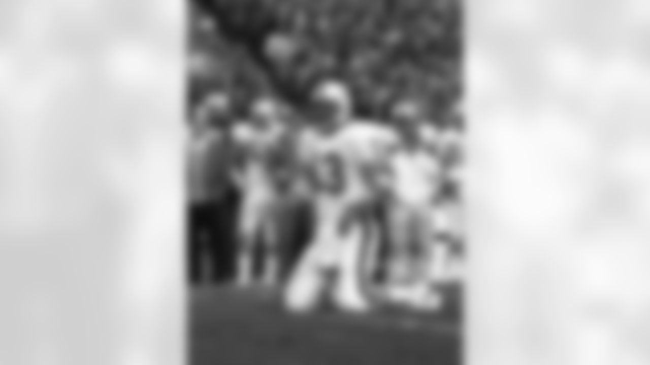 Miami Dolphins quarterback Dan Marino (13) looks in anguish as a pass goes incomplete during Super Bowl XIX at Stanford Stadium in Stanford, CA on January 20, 1985. (Associated Press)