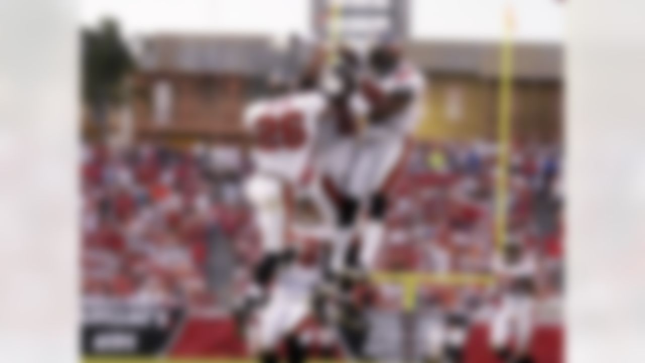 TAMPA, FL - OCTOBER 28: Safety Will Allen #26 of the Tampa Bay Buccaneers high-fives after a goal-line stand against the Jacksonville Jaguars at Raymond James Stadium on October 28, 2007 in Tampa, Florida. The Jaguars won 24 - 23. (Photo by Al Messerschmidt/Getty Images)