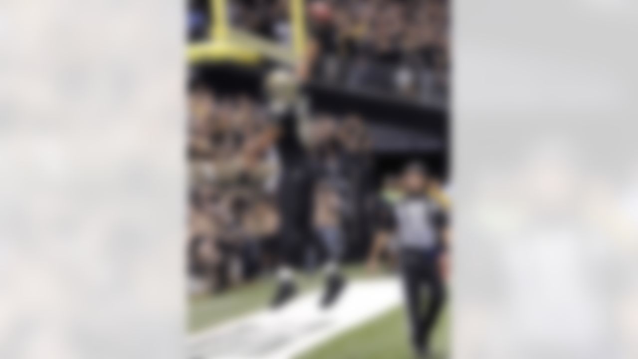 New Orleans Saints tight end Jimmy Graham (80) celebrates his touchdown reception in the first half an NFL football game at the Mercedes-Benz Superdome in New Orleans, Sunday, Nov. 11, 2012. (AP Photo/Bill Feig)