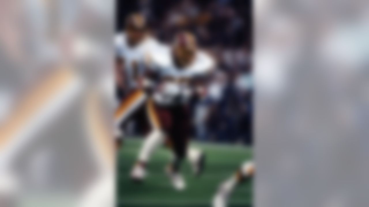 Washington Redskins running back Gerald Riggs (37) runs upfield during Super Bowl XXVI game against the Buffalo Bills in Minneapolis, on January 26, 1992. (AP Photo/Al Messerschmidt)