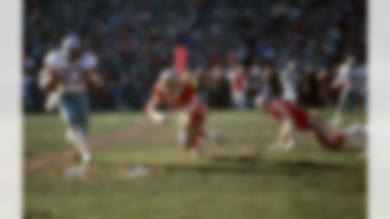 Dallas Cowboys punt returner James Jones (23) returns a punt during the NFL football game NFC Championship between the Dallas Cowboys and the San Francisco 49ers in San Francisco, California on January 10, 1982. The 49ers won the game 28-27. (AP Photo/Paul Spinelli)