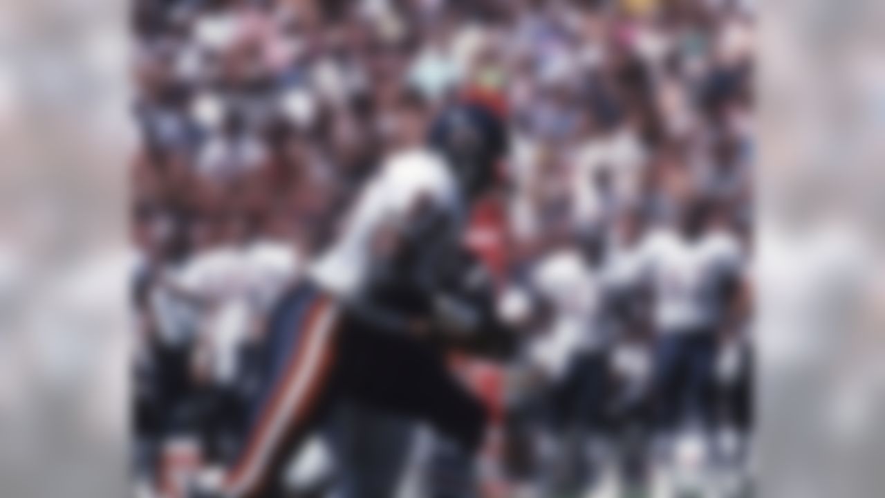 Chicago Bears defensive end Richard Dent (95) runs upfield in a 41 to 38 Bears preseason win over the Los Angeles Raiders on Sept. 2, 1989 at the Los Angeles Memorial Coliseum in Los Angeles. (National Football League)
