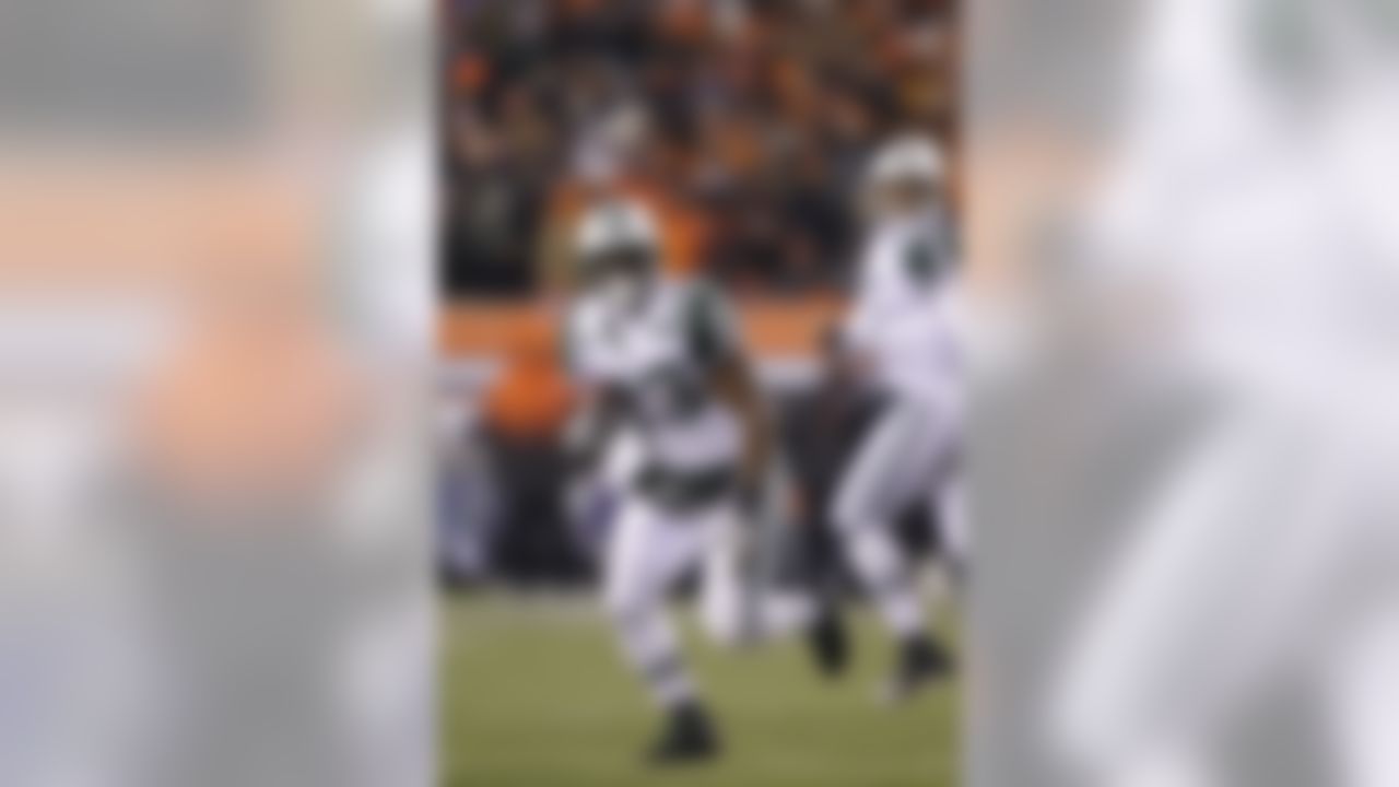 New York Jets running back Shonn Greene (23) rushes with the football in the second half against the Cincinnati Bengals in the AFC Wild Card Playoff game at Paul Brown Stadium in Cincinnati, Ohio on January 9, 2010. The Jets won 24-14. (Photo by Joe Robbins/NFL.com)