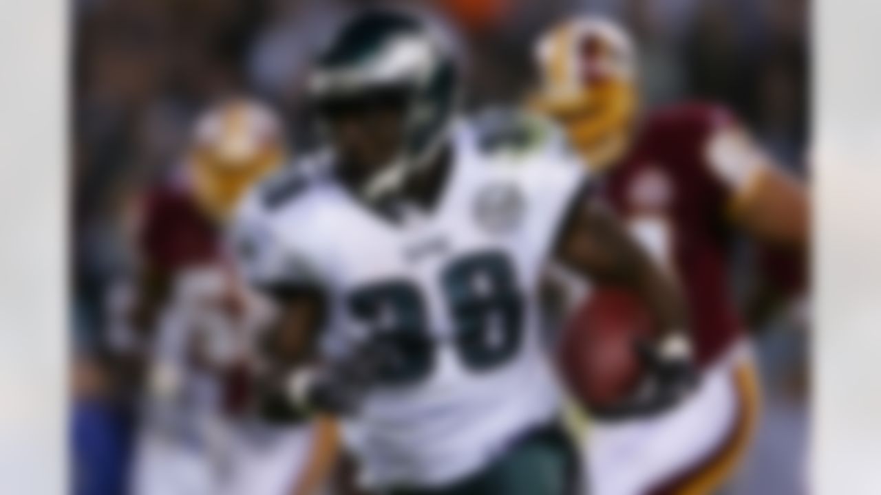 PHILADELPHIA - SEPTEMBER 17: Brian Westbrook #36 of the Philadelphia Eagles runs with the ball against the Washington Redskins at Lincoln Financial Field on September 17, 2007 in Philadelphia, Pennsylvania. (Photo by Chris McGrath/Getty Images)
