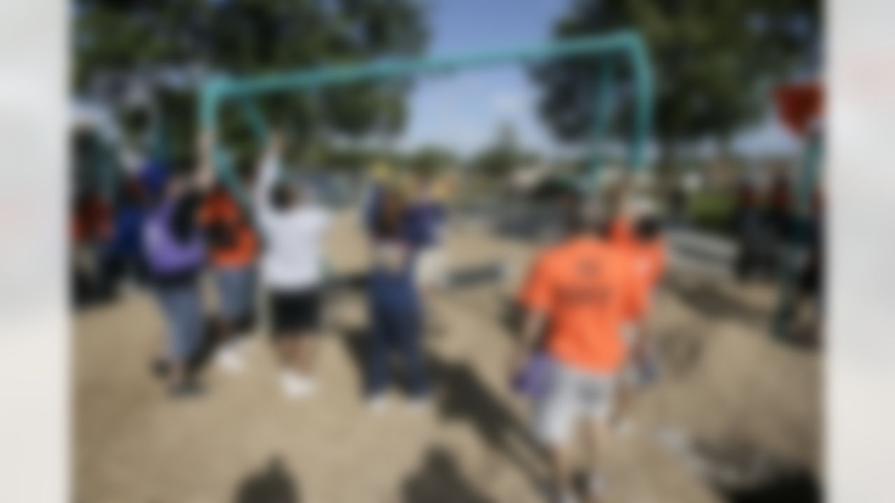 The Home Depot NFL Neighborhood MVP Build with Miami Dolphins Offensive Tackle Vernon Carey. (Photo by Andrew Coppley, CIA Stock Photography, Inc.)