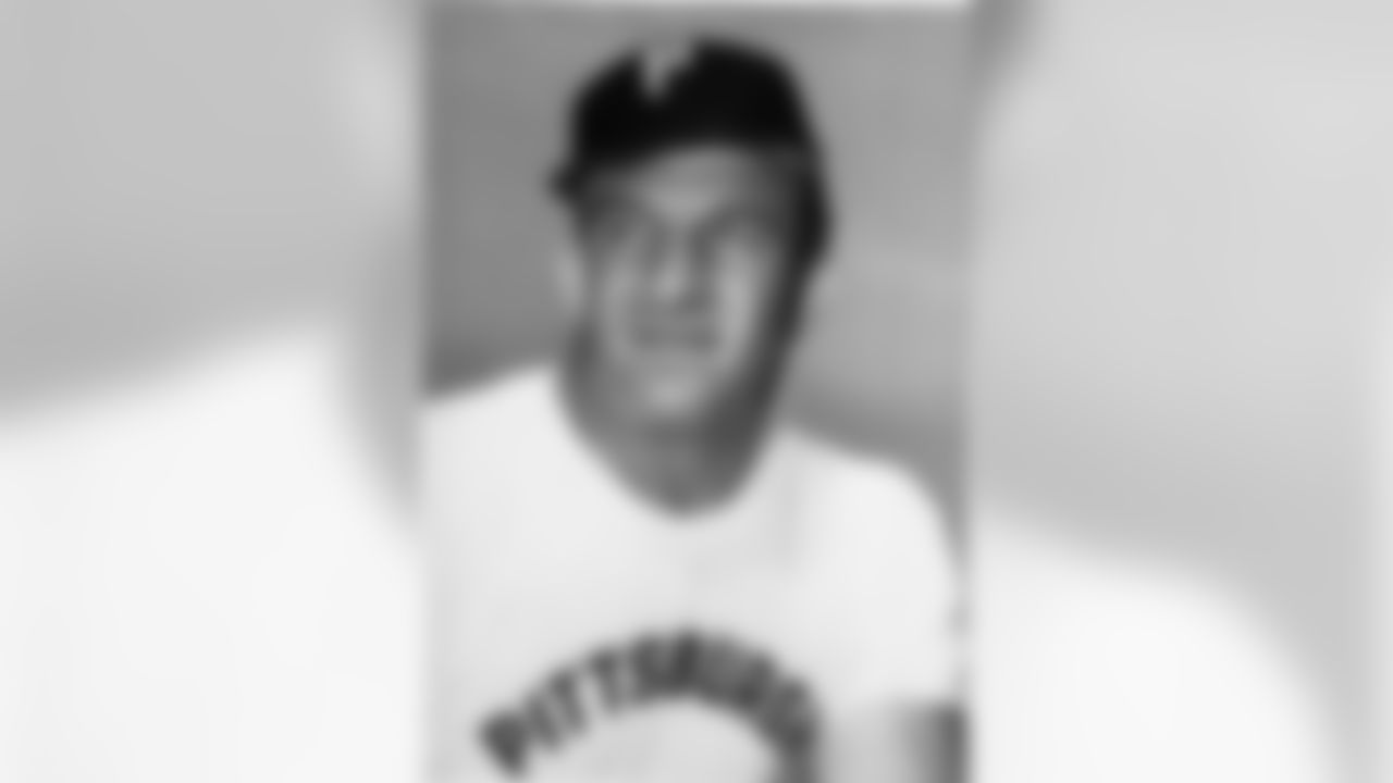 Ernie Stautner, Player-Coach, Pittsburg Steelers is shown in this 1963 photo. (Associated Press)