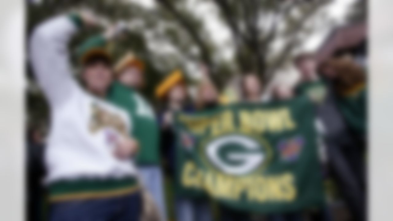 Fans of the Green Bay Packers cheer as they wait for the team to arrive for press conferences for Super Bowl XLV at Omni Mandalay Hotel on January 31, 2011 in Irving, TX. (Jerry Lai/US Presswire)
